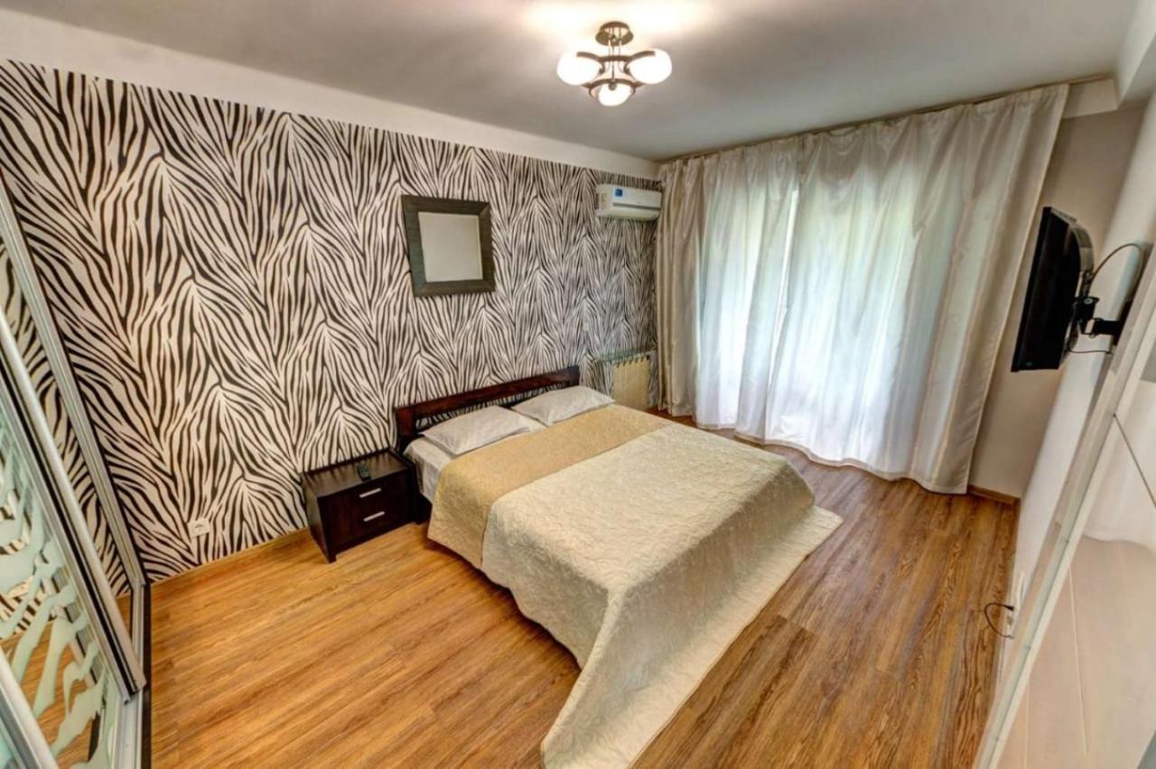 Excellent Apartment Druzhby Narodov Boulevard 3A. Lybedskaya Metro Station Kyiv Exterior photo